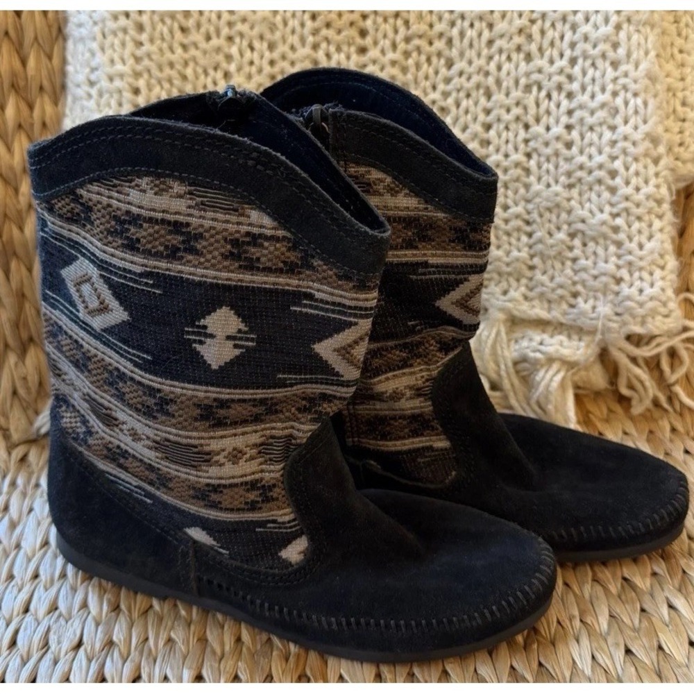 Minnetonka Baja Boots 1570 Black Suede Tapestry Southwest Boho Womens 8